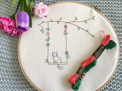 Just Hanging Around - cute FREE cat embroidery/stitchery pattern! Cat Embroidery Pattern, Cat Embroidery Design, Cat Embroidery, Embroidery Materials, Embroidery Patterns Vintage, Learn Embroidery, Paper Embroidery, Embroidery Flowers Pattern, Japanese Embroidery