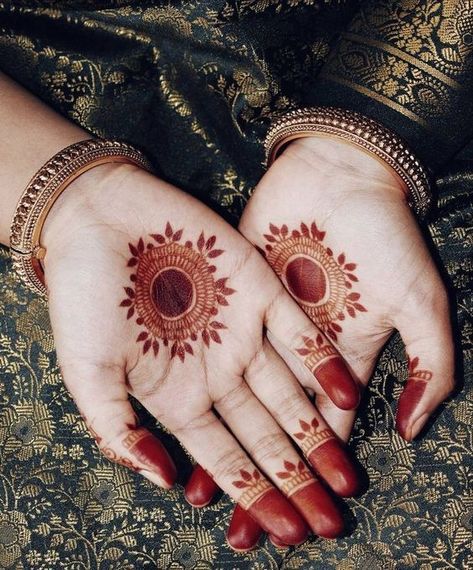 Royal Bride Look, Easiest Mehendi Designs, Mehendi Designs For Beginners, Mandala Mehndi Designs, Mehndi Designs Wedding, Hand Mandala, Mandala Mehndi, Royal Bride, Wedding Mehendi