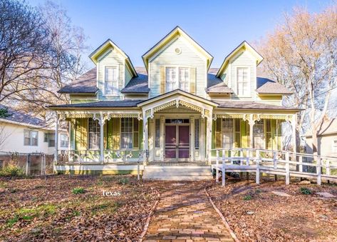 Cheapish c.1874 Texas Folk Victorian Home For Sale $199,900 - The Heard House - Old Houses Under $50K Folk Victorian House, Folk Victorian Farmhouse, Cypress Swamp, Folk Victorian, Victorian Farmhouse, Old Houses For Sale, Sims Building, Victorian Home, Victorian House