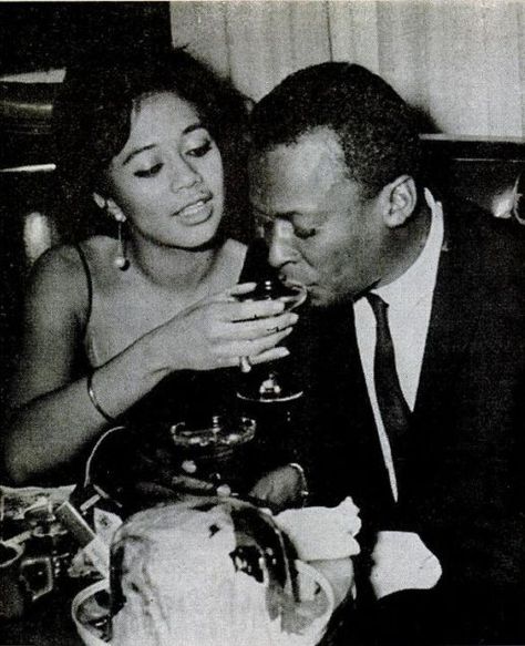 Miles Davis And Frances Taylor, Memory Museum, Frances Taylor, Saint Pablo, Arte Jazz, Wayne Shorter, 20th Century Music, Movie Magazine, Vintage Black Glamour