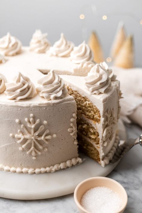 White Cake With Cranberry Filling, Vegan Pistachio Cake, White Chocolate Cake Recipe, White Chocolate Cream Cheese Frosting, Vegan Buttercream Frosting, Chocolate Cake From Scratch, White Chocolate Cream, White Chocolate Recipes, Chocolate Cream Cheese Frosting