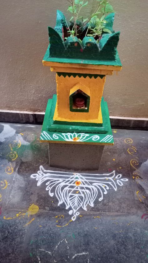 Tulasi Kota Muggulu, Mandir Painting, Tulsi Pot, Border Rangoli, Color Combinations Home, Pooja Decoration, Pooja Room Door, Pooja Mandir, New Rangoli