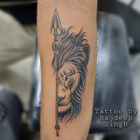 Half Lion with arrow tattoo Half Lion Face Tattoo, Lion Face Tattoo, Cool Half Sleeve Tattoos, Lioness Tattoo, Tattoo Back, City Tattoo, Lion Tattoo Design, Airbrush App, Halloween Tattoo