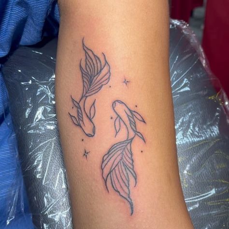 Fish And Floral Tattoo, Koa Fish Tattoo, Pisces Tattoo Black Women, Koi Fish Tattoo Design For Women, Coi Fish Tattoos, 2 Koi Fish Tattoo Design, Two Koi Fish Tattoo Design, Sj Tattoo, Koi Fish Tattoo For Women