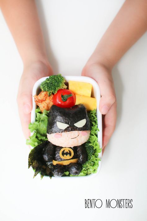 Batman Food, Bento Tutorial, Bento Kids, Japanese Food Art, Cute Bento Boxes, Japanese Food Bento, Kawaii Bento, Japanese Lunch Box, Cute Bento