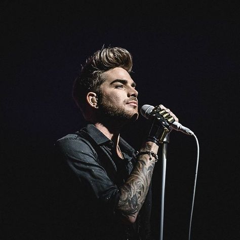 . Queen With Adam Lambert, King Of Queens, Celebrity Travel, Janet Jackson, Adam Lambert, American Idol, Harry Edward Styles, Male Face, On Earth