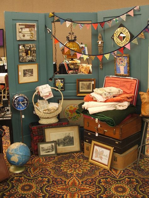 Vintage Show Booth Display Doors...love the cut out window with light hanging! Vintage Market Booth, Vintage Booth Display, Flea Market Booth, Antique Booth Displays, Antique Mall Booth, Antique Booth Ideas, Vendor Displays, Booth Decor, Craft Fairs Booth