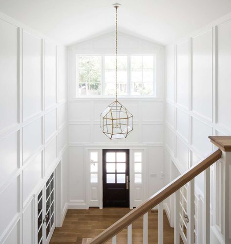 Insanely Fabulous Foyer Entrances - Foyer Lighting Black, Farmhouse Foyer Lighting, White Foyer, Farmhouse Foyer, Foyer Ideas Entryway, High Ceiling Lighting, Foyer Wall, Armani Casa, Foyer Entrance