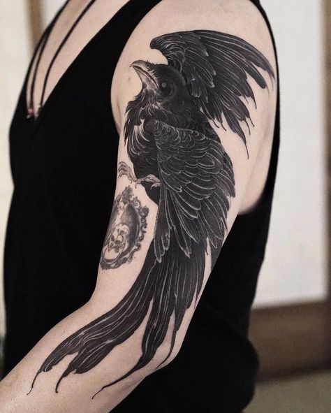 Sick Tattoos, Crow Tattoo Design, Crow Tattoo, Up Tattoo, Raven Tattoo, Creepy Tattoos, Bird Tattoo, Real Tattoo, Feather Tattoos