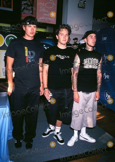 Blink 182 Fashion, Skater Style Men, Skater Outfit, Metal Outfit, Fashion Identity, Masc Outfits, 2000s Streetwear, Outfits 2000s, 90s Skater