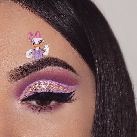 Daisy Duck Makeup, Duck Makeup, Disney Eye, Pata Daisy, Disney Eye Makeup, Disney Inspired Makeup, Disney Eyes, Micro Brow Pencil, Nude Eyeshadow Palette