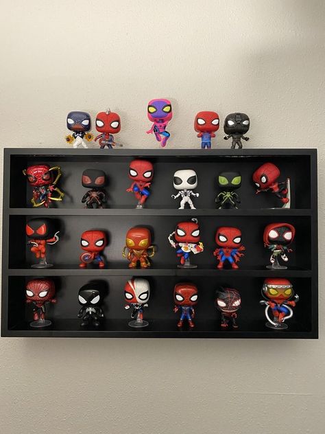 Marvel Stuff For Room, Spiderman Funko Pop Collection, Spider Man Collection, Marvel Funko Pop Display, Spiderman Things To Buy, Room Ideas Spiderman, Funko Pop Collection Room, Marvel Funko Pop Collection, Spider Man Funko Pop