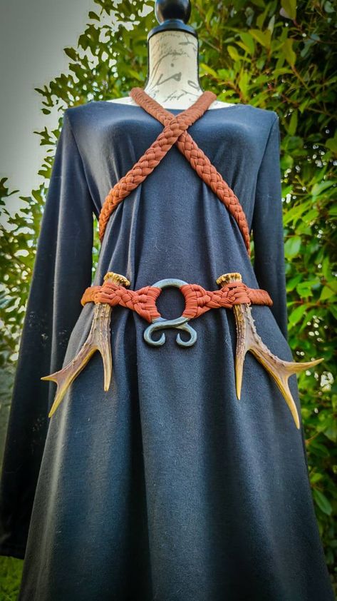 Viking Belt Norse Belt NEW Autumn Ed. Norse Witch Belt - Etsy Portugal Witch Belt, Norse Witch, Costume Viking, Viking Belt, Fair Outfit, Cross Belt, Medieval Belt, Viking Costume, Ren Fair