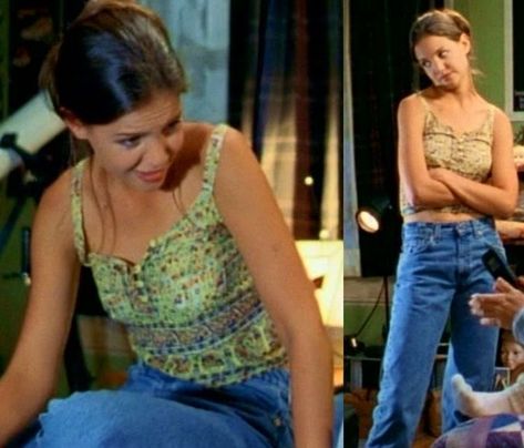 Dawsons Creek Joey Outfits, 2000s Tv Show Outfits, Katie Holmes 90s, Joey Potter Outfits, Dawson Creek, Joey Potter, Dawson's Creek, Dawsons Creek, Tv Show Outfits