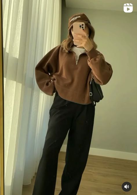 Outfit With Brown Sweater, Brown Sweater Outfit Aesthetic, Brown Pullover Outfit, Outfit Fresco, Invierno Aesthetic, Form Outfits, Sixth Form Outfits, College Outfits Winter, Pullovers Outfit