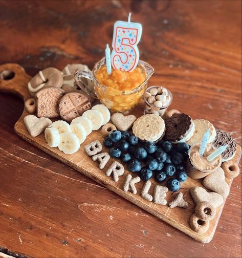 Dog Birthday Pictures, Dog Cake Recipes, Pet Treats Recipes, Dog Birthday Gift, Puppy Birthday Parties, Healthy Dog Treats Homemade, Dog Cafe, Dog Treats Homemade Recipes, Dog Bakery