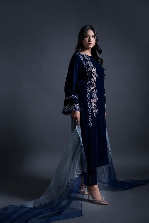 ASENA – Henna Mehndi Victorian Inspired Fashion, Navy Blue Velvet Dress, Appliqué Embroidery, Navy Blue Outfit, Velvet Dupatta, Organza Suits, Fashion Newsletter, Occasion Outfit, Navy Blue Velvet