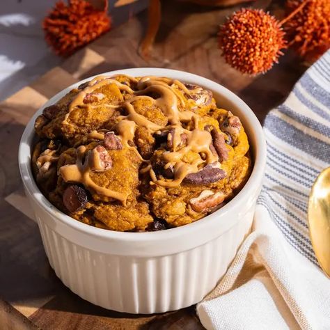 Pumpkin Spice Baked Oats Pumpkin Baked Oats, Pumpkin Pecan, Baked Oats, Baked Pumpkin, Breakfast Dishes, Pumpkin Puree, Pumpkin Recipes, Gluten Free Vegetarian, High Protein