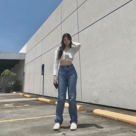 Whit aesthetic outfit #cardigan #tubetop #uniqlo #converse Tube And Cardigan Outfit, Korean Converse Outfit, White Aesthetic Outfit, Uniqlo Style, Outfit Cardigan, White Tube, Cardigan Outfit, Cardigan Outfits, Aesthetic Outfit