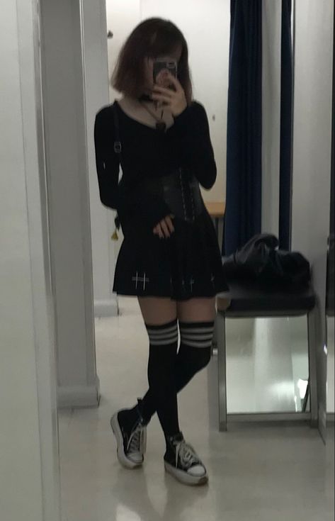 Emo girl outfit gothic choker corset thigh high socks Thigh High Socks Outfit Aesthetic, Thigh High Socks Outfit Grunge, Thigh High Socks Outfits, Striped Socks Outfit, Outfits With Thigh High Socks, Skirt With Thigh High Socks, Thigh High Socks Aesthetic, Shy Aesthetic, Thigh Highs And Skirt