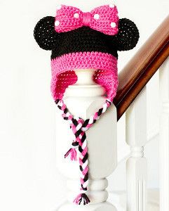 Minnie Mouse Crochet Hat Pattern | AllFreeHolidayCrafts.com. Isn't this precious? Crochet Minnie Mouse Hat, Evil Minion, Crochet Character Hats, Crochet Baby Hat Patterns, Craft Crochet, شال كروشيه, Crochet Disney, Baby Hat Patterns, Bonnet Crochet