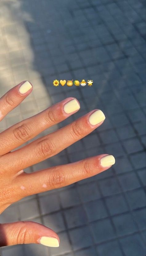 Short Square Dipped Nails, Summer Nails Very Short, Short June Nails, Simple Nails Short Summer, Nails To Look Tan, Summer Nails On Natural Nails, Short Nail Summer Ideas, Natural Nail Inspo Short Summer, Short Sns Nails Summer