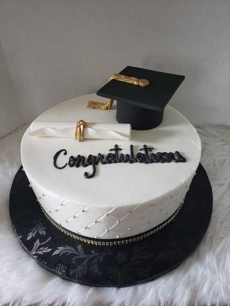 Graduation Fondant Cake, Grad Cake Designs, Cake Designs For Graduation, Graduate Cake Ideas, Graduation Cake Simple, Minimalist Graduation Cake, Simple Graduation Cake Designs, Small Graduation Cakes, Funny Graduation Cakes