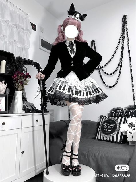 •follow! | lolita, lolita fashion, black, white, xiaohongshu, gothic lolita, cute #lolita #fashionbags #fashionoutfits #darklolita #pintrest #beauty #aesthetic #womensfashion #makeup #ootd Gothic Lolíta Aesthetic, Gothic Lolíta Dress, Characters Who Wear Black, Gothic Gyaru Fashion, Loltia Outfits, French Artist Aesthetic Outfit, Lolíta Style, Frilly Outfits Aesthetic, Casual Lol Ita Fashion