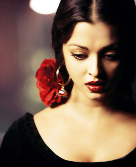 . Aishwarya Rai Wallpaper, ऐश्वर्या राय, Aishwarya Rai Photo, Spanish Woman, Flamenco Dancing, 얼굴 그리기, Photographie Portrait Inspiration, Flamenco Dancers, Aishwarya Rai Bachchan