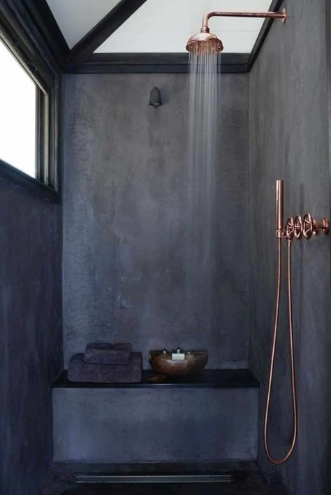 Concrete Shower, Moderne Have, Interior Design Minimalist, Dark Bathrooms, Minimal Interior Design, Bathroom Shower Tile, Shower Surround, Bathroom Trends, Minimalism Interior