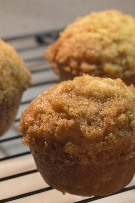 Shredded Apple Muffins, Apple Strudel Cupcakes, Apple Strudel Muffins Recipes, Lunch Finger Foods, Apple Strudel Muffins, Strudel Muffins, Quick Apple Dessert, Healthy Apple Desserts, German Dessert