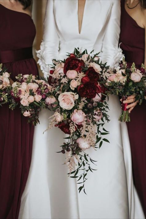 Bride holding red and pink rose cascading bouquet with bridesmaids in deep burgundy bridesmaid dresses Deep Red Bridesmaid Dresses, Bouquet Shapes, Pink And Burgundy Wedding, Pink Rose Wedding Bouquet, Stowe House, Pink Rose Wedding, Green Studio, Pink Wedding Decorations, Cascading Bouquet