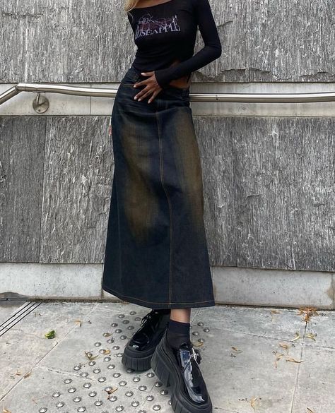 High Waist Maxi Skirt Outfit, High Waisted Maxi Skirt Outfit, Skirt Outfit Casual, High Waist Maxi Skirt, Maxi Skirt Outfit, Modest Outfit, Aesthetic Fits, Skirt Outfit, Lookbook Outfits