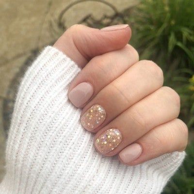 September Nails Short, Short Dip Powder Nails Fall, Neutral Dip Powder Nails, Transition To Fall Nails, Fall Dip Nail Colors, Summer To Fall Transition Nails, Fall Transition Nails, Dip Powder Nails Colors, Wedding Nail Polish