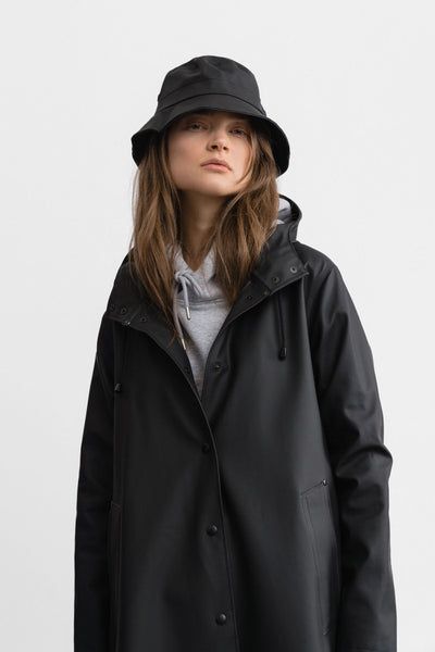 Long Raincoat, Rains Long Jacket, Raincoat Outfit, Black Raincoat, Long Rain Coat, Wind Protection, Stockholm Style, Long Cut, Raincoats For Women