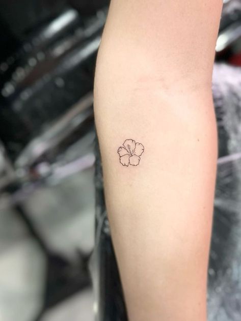 Highbiscus Tattoo, Hibiscus Tattoo On Ankle, Mini Hawaiian Tattoos, Hibiscus Stick And Poke, Flower Hibiscus Tattoo, Dainty California Tattoo, Tiny Hibiscus Flower Tattoo, Simple Hibiscus Tattoo Outline, Hibiscus Tattoo Minimalist