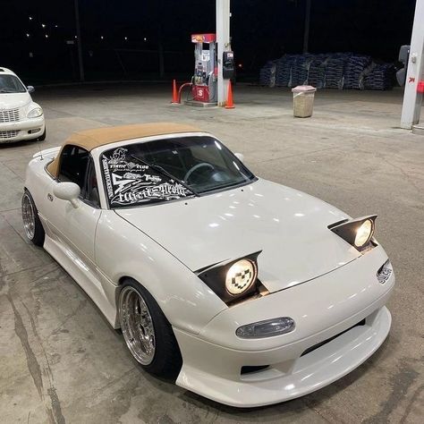 Jdm/night 1990 Miata Mx5, Miata Aesthetic, Miata Build, Miata Mods, Miata Car, Big Girl Toys, Mazda Mx5 Miata, Miata Mx5, Car Goals