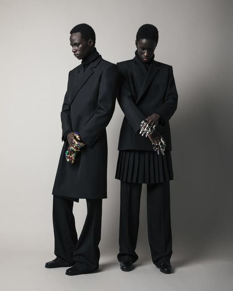 A/W 21/22 - Fashion Feed - WGSN Fashion High Fashion Men, Mens Editorial, Twelfth Night, Black Clothing, Androgynous Fashion, Mens Winter Fashion, Mens Fall, Mode Inspo, Fashion Weeks