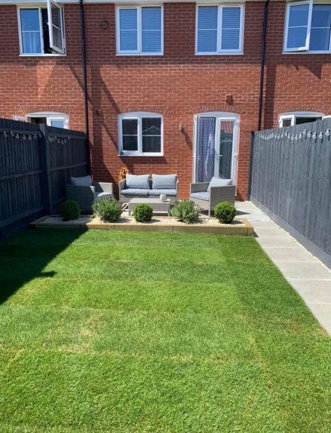 Small Rectangle Garden Design, Small Back Garden Design, Small Uk House Interior, Small Front Garden Ideas Uk New Build, Small Turf Backyard, New Build Decor Uk, Easy To Maintain Garden Ideas, Uk Small Garden Ideas, Small New Build Garden