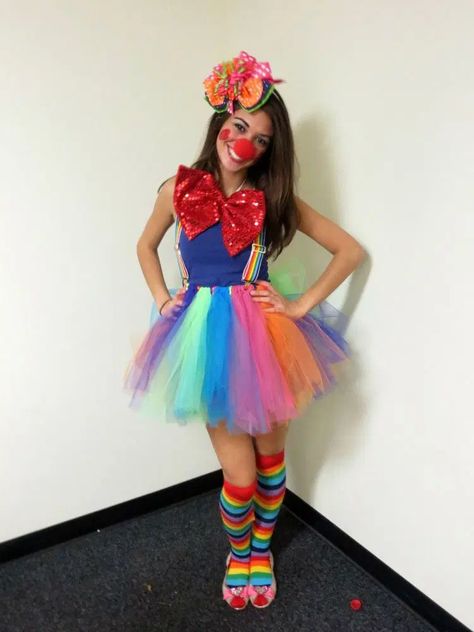 Easy DIY Halloween Costume Ideas with tutus Diy Clown Costume, Cute Clown Costume, Carnaval Make-up, Diy Fantasia, Clown Costume Women, Halloween Makeup Clown, Sandy Grease, Clown Dress, Clown Costumes