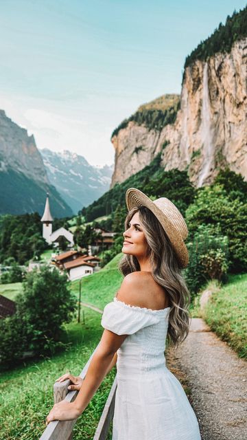 Switzerland Photo Poses, Switzerland Pose Ideas, Interlaken Photo Ideas, Switzerland Poses Photo Ideas, Interlaken Switzerland Summer Outfits, Swiss Photoshoot, Summer Switzerland Outfits, Switzerland Picture Ideas, Switzerland Outfit Ideas