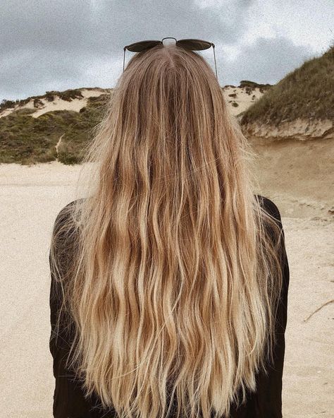 Beach Blonde Hair, Hair Color Guide, Surfer Hair, Balayage Ombré, Mode Hippie, Blonde Hair Inspiration, Blonde Hair Looks, Shades Of Blonde, Long Blonde