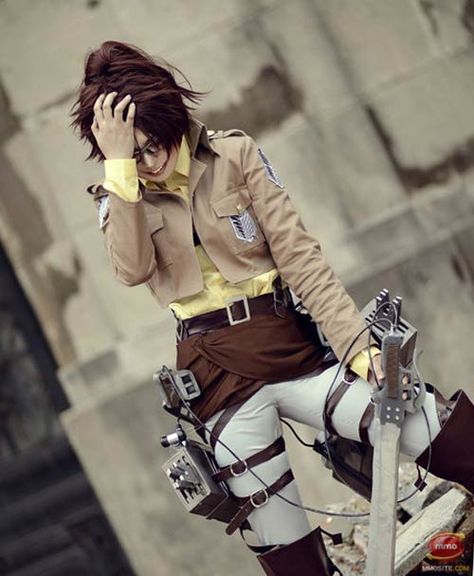 Attack on Titan Zoë Hanji Attack On Titan Cosplay, L Cosplay, Hanji Attack On Titan, Titan Cosplay, Aot Cosplay, Snk Cosplay, Epic Cosplay, Cosplay Tutorial, Ciel Phantomhive