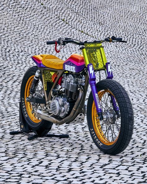 BREE TRACKER: Yamaha SR500 flat tracker from 20-year-old Austrian phenom @moritz.bree aka “Kid McQueen.” Finished just in time for @wheels_and_waves 2024! “I wanted to give her a super 70s touch… Lots of color. I’m a fan of that time, that style. I liked the Rolls-Royce of the Beatles, so it had to be funky.” -Moritz 630cc big bore kit, lowered forks, custom subframe and swingarm, 19” Excel wheels w/ @hoosiertirefrance rubber, custom bodywork with @carstenestermann engraved yellow plexiglas... Yamaha Sr500, Yamaha Dirt Bikes, Sr 500, Yamaha Sr400, Motorcycle Mechanic, Moto Scrambler, Tracker Motorcycle, Track Cycling, Flat Tracker