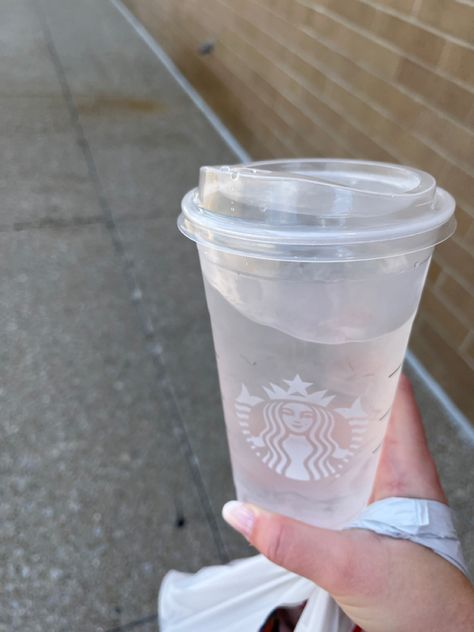 Aesthetic Water Bottle Pics, Bottled Water Aesthetic, Water Hydration Aesthetic, Bottle Of Water Aesthetic, Hydrating Aesthetic, Water Drinking Aesthetic, Water Cup Aesthetic, Drink More Water Aesthetic, Ice Water Aesthetic