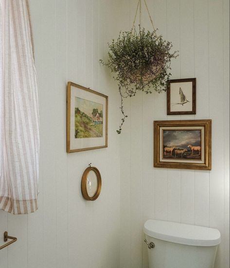 Classic Cottage Bathroom, Older Bathroom Decor Ideas, Vintage Cottage Wall Decor, Photo Wall Bathroom, Small Bathroom Ideas Cottage, Vintage Touches Home, Cottage Core Bathroom Decor, Over Toilet Decor, Bathroom Improvements Diy