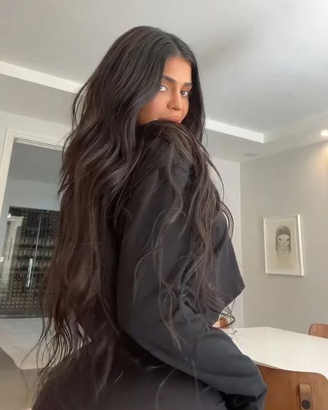 Kylie Jenner Long Hair, Kylie Jenner Hair Extensions, Kylie Jenner Haircut, Kylie Jenner Black Hair, Stylizacje Kylie Jenner, Jenner Style Outfits, Kylie Jenner Black, Kily Jenner, Kylie Hair