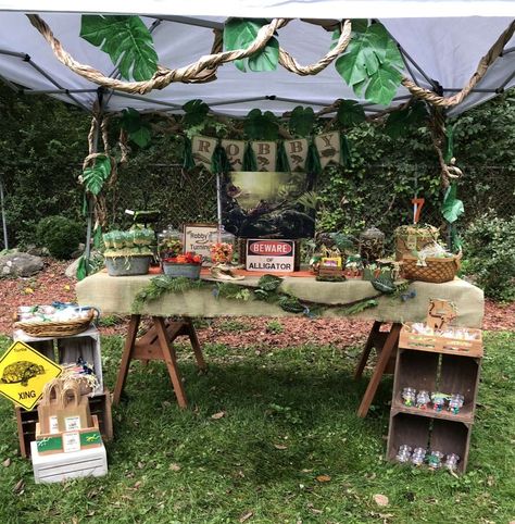 Snakes / Reptiles Birthday Party Ideas | Photo 1 of 47 Bayou Party, Alligator Birthday Parties, Swamp Party, Alligator Birthday, Snake Birthday, Snake Party, Reptile Party, Tbt Instagram, 16th Birthday Decorations