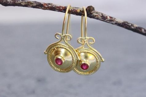 Indian Gold Earrings, Boho Wedding Ring, 22k Gold Earrings, Gold Earrings Indian, Ancient Jewels, Silver Casting, Earrings Indian, 18k Gold Earrings, Yellow Gold Wedding Band