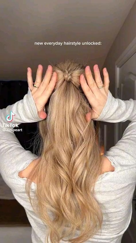 aesthetic bow hairstyle Trendy Prom Hair, Bun Hairstyle For Wedding, Half Up Half Down Hair Tutorial, Hairstyle For Wedding, Aesthetic Bow, Down Hairstyles For Long Hair, Formal Hairstyles For Long Hair, Hair Style Vedio, Ponytail Hairstyles Easy